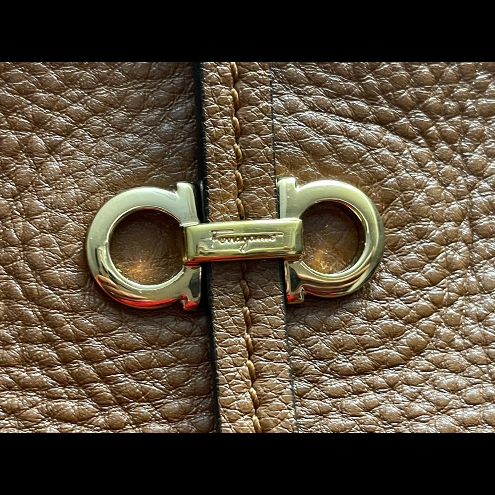 Authentic Salvatore ferragamo - Picture 4 of 14